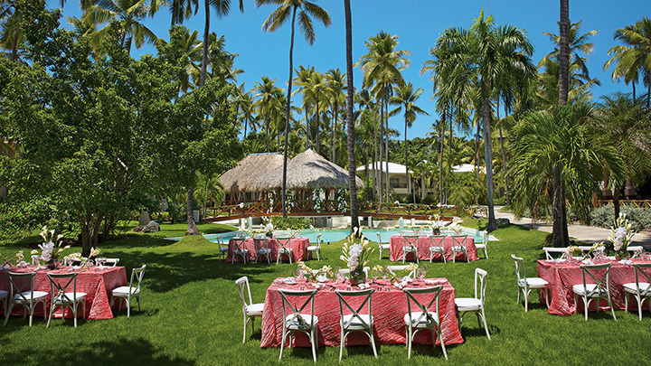 Destination Wedding in a tropical garden