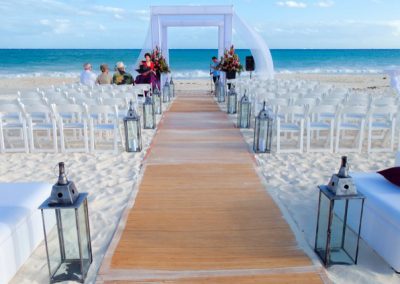 Elegant, modern beach wedding ceremony